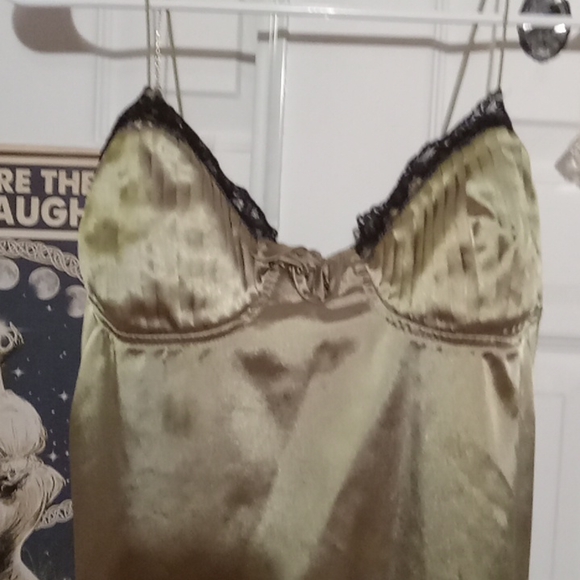 Satin green mini dress - Picture 3 of 5